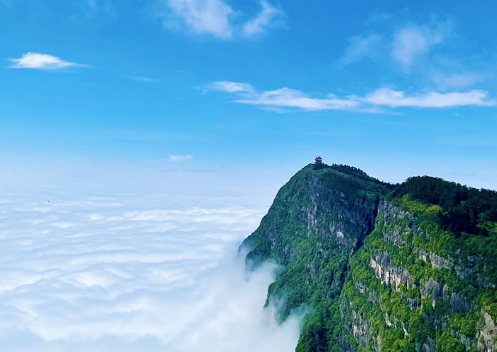 View Mount Emei in Sichuan