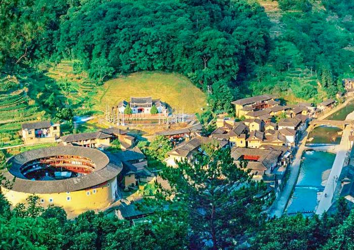 Fujian Tulou Travel Guide