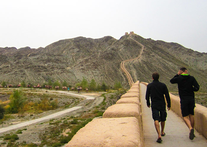 Hike to the Great Wall on the Cliff