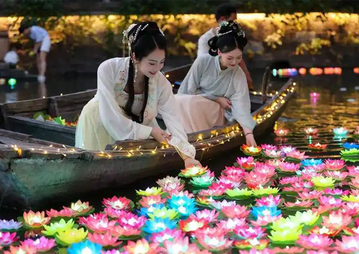 Release river lanterns at Qixi Festival