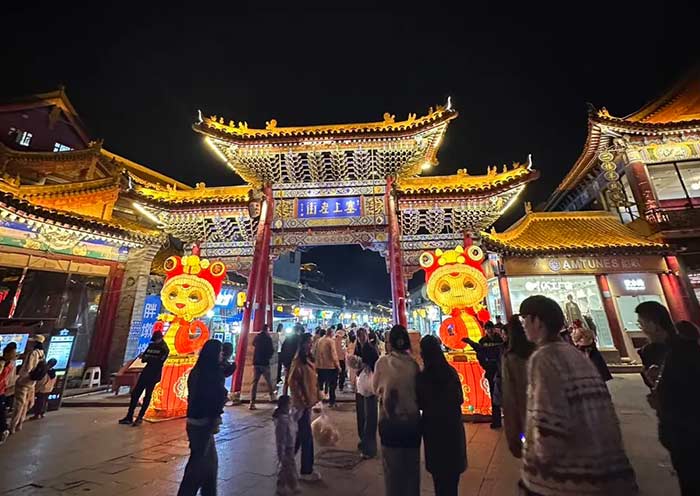 Night view of Saishang Old Street