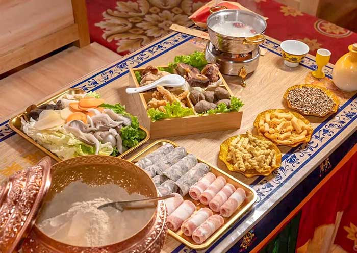 Enjoy Tibetan-style Dish in Shangri-La