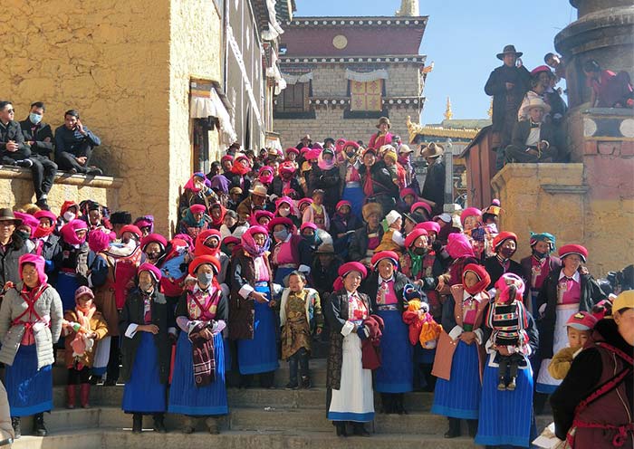 Explore Tibetan Culture at Songzanlin Monastery