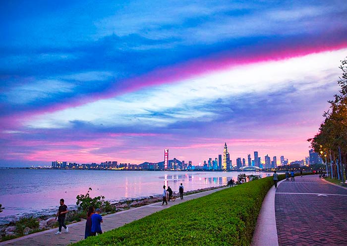 Waterfront park that spans along the coastline of Shenzhen Bay