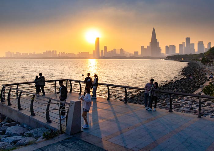 Relax at Shenzhen Bay Park for Sunset