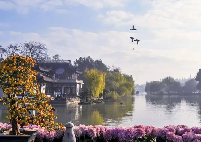 Enjoy a leisurely visit to Slender West Lake