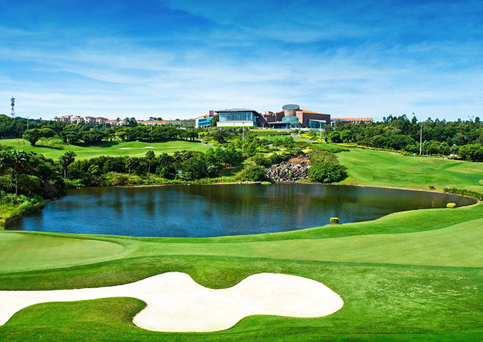 Designed by the legendary Robert Trent Jones Jr., Sunrise Golf 