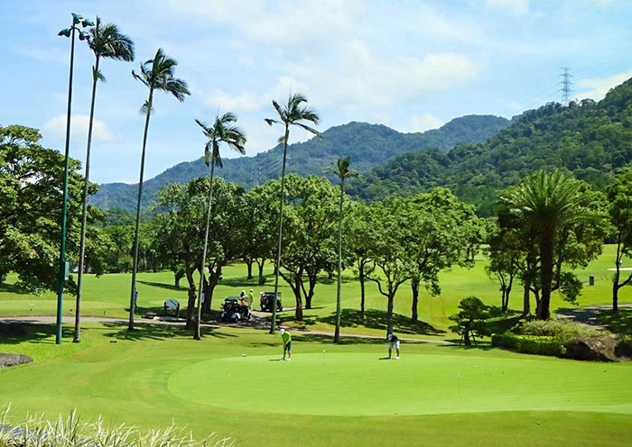 Swing at Ta Shee Golf & Country Club
