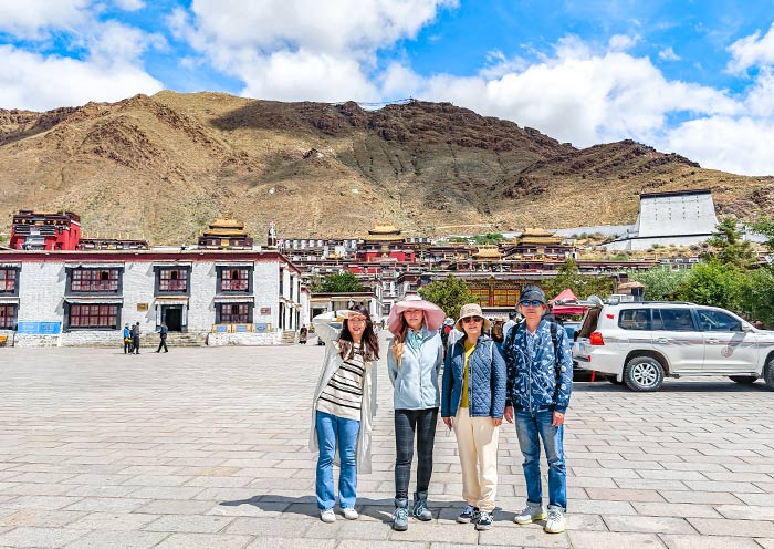 Our Guests Visited Tashilhunpo Monastery in Shigatse (Tibet) Tashilhunpo Monastery in Shigatse Tibet