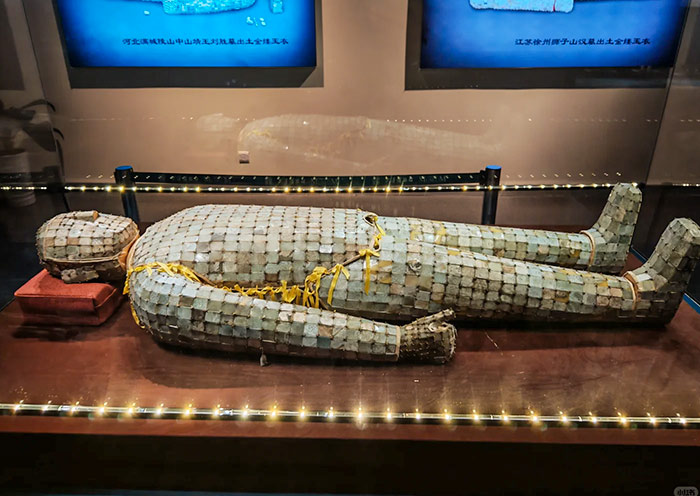 Jade Clothes with Gold Threads, Tianjin Museum