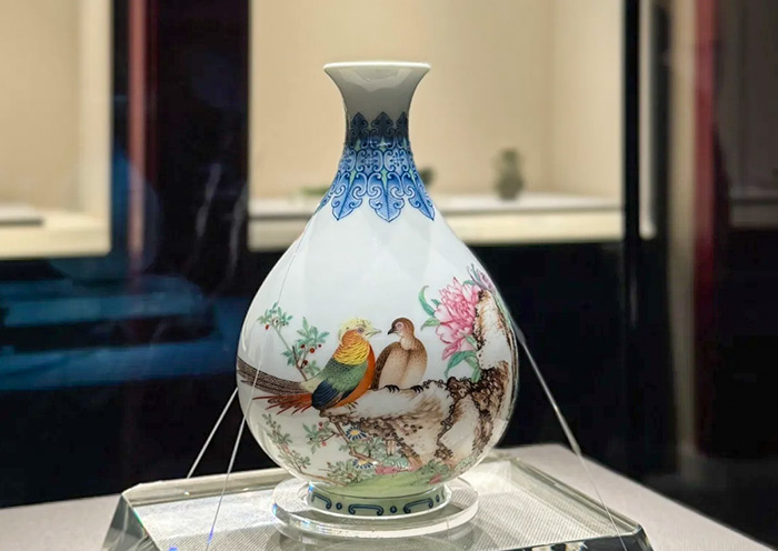 Enamel jade vase with peony and pheasant pattern, Tianjin Museum