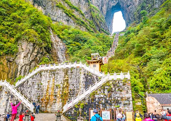 Enjoy Panoramic View of Tianmen Cave, Zhangjiajie Enjoy Panoramic View of Tianmen Cave, Zhangjiajie