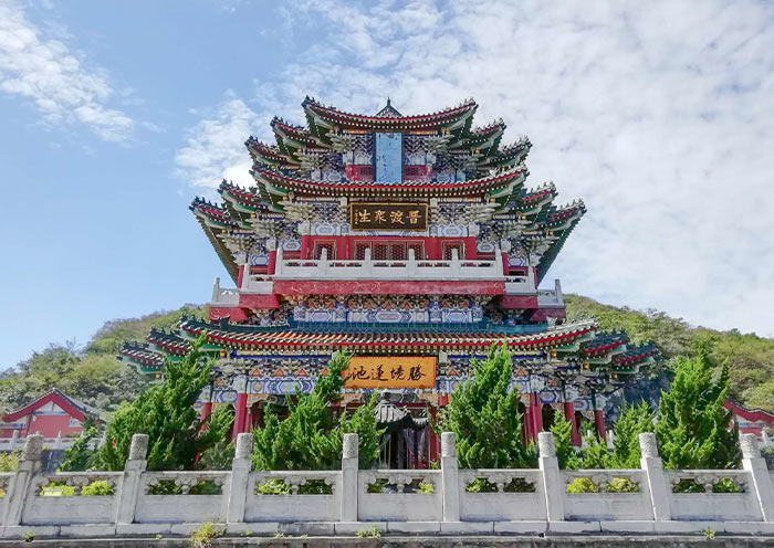 Majestic Guanyin Pavilion of Tianmenshan Temple, Zhangjiajie