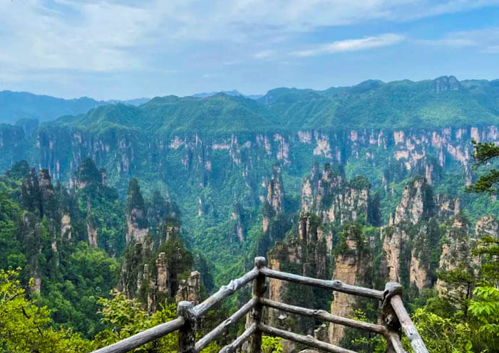 Dianjiangtai in Tianzi Mountain, Zhangjiajie Dianjiangtai in Tianzi Mountain, Zhangjiajie