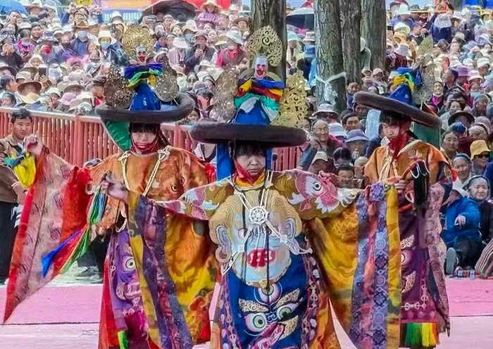 Dances at Shoton Festival