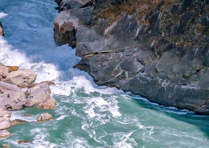 Middle Section of Tiger Leaping Gorge