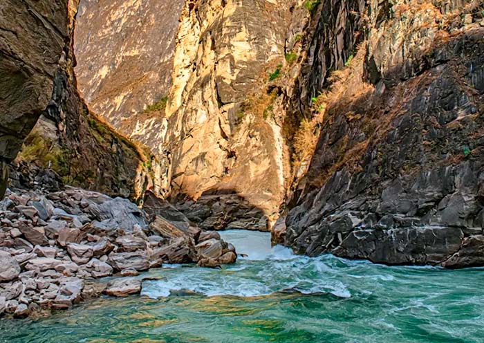 Tiger Leaping Gorge Hike, Yunnan