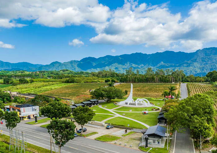 Tropic of Cancer, Tautung