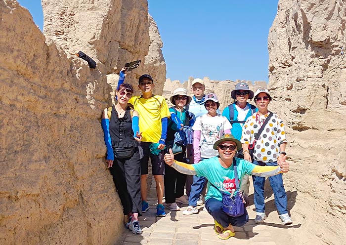 Our guests in the Jiaohe Ancient City Ruins