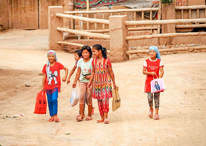 Uyghur children in Tuyugou Valley