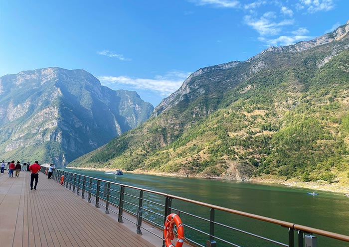 View Wu Gorge from the Yangtze River Cruise View Wu Gorge from the Yangtze River Cruise