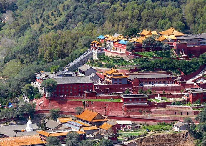 The Golden Roof of Pusa Ding, Wutaishan