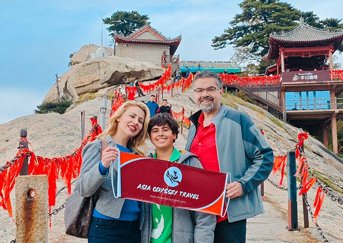 Mount Hua Hiking Experience with AOT
