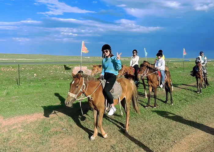 Enjoy Horse Riding at Xilamuren Grassland 