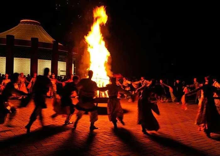 Bonfire Party, Xilamuren Grassland