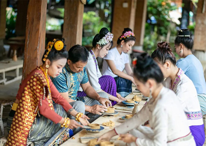 Dai Slow Wheel Pottery at Manzhang Dai Village