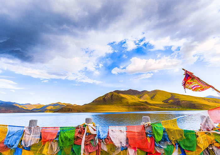 Tibet Yamdrok Lake