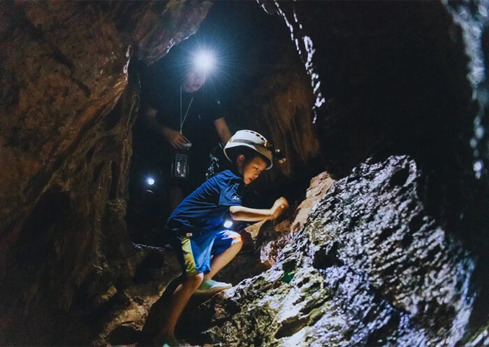  Cave Exploration in Yangshuo 