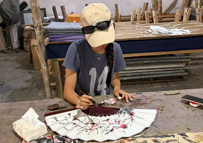 Drawing A Stunning Paper Fan in Fuli