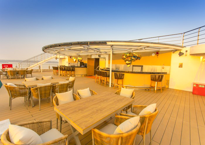 Yangtze River Cruise Bar