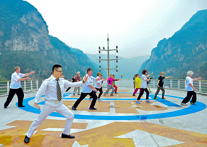 Play Tai Chi on Yangtze River Cruise