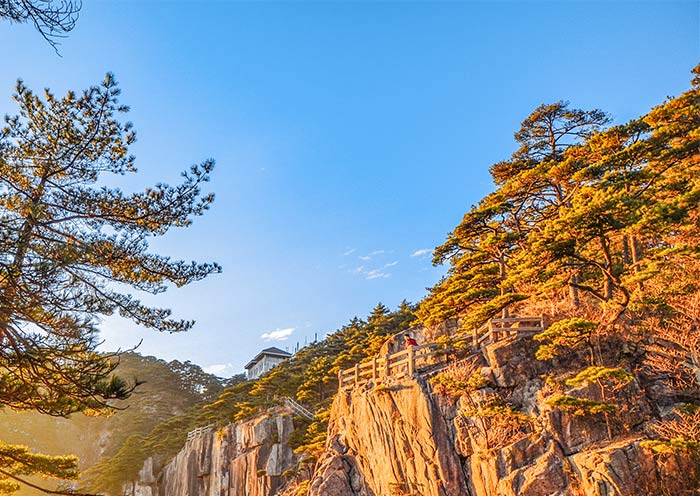 Cloud-Dispelling Pavilion, Mt.Huangshan Cloud-Dispelling Pavilion, Mt.Huangshan