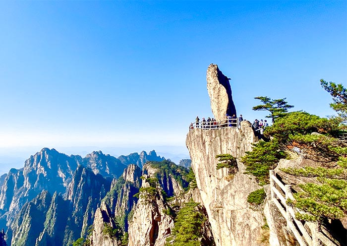 Flying-over Rock, Mt. Huangshan