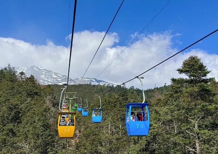 Yulong Snow Mountain cable car