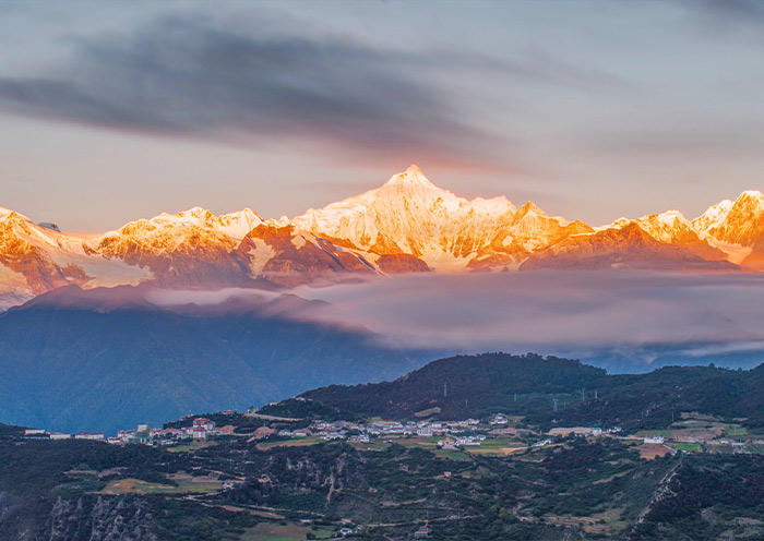 Magnificent sunrise over Meili Snow Mountain