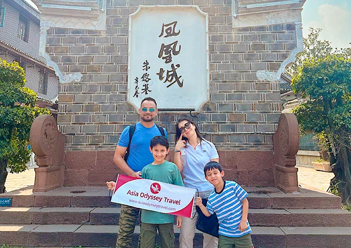 Welcome to Fenghuang Ancient Town, Zhangjiaije Welcome to Fenghuang Ancient Town, Zhangjiaije