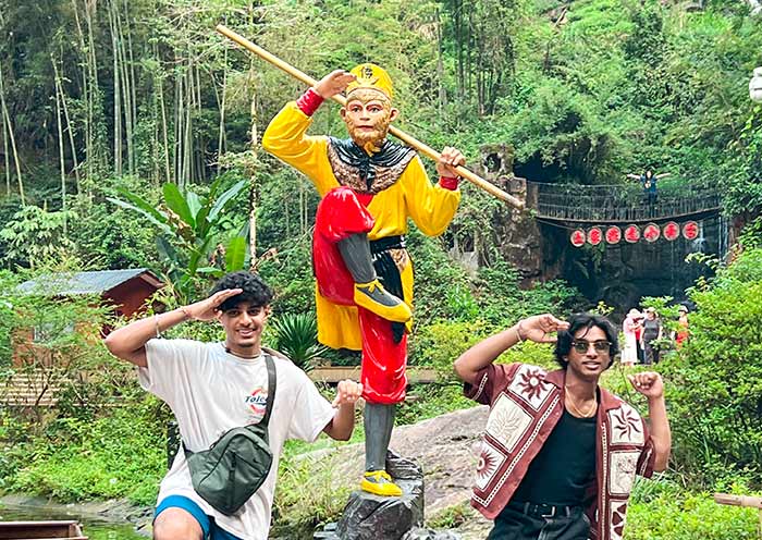 Have fun at Baofeng Lake, Zhangjiajie