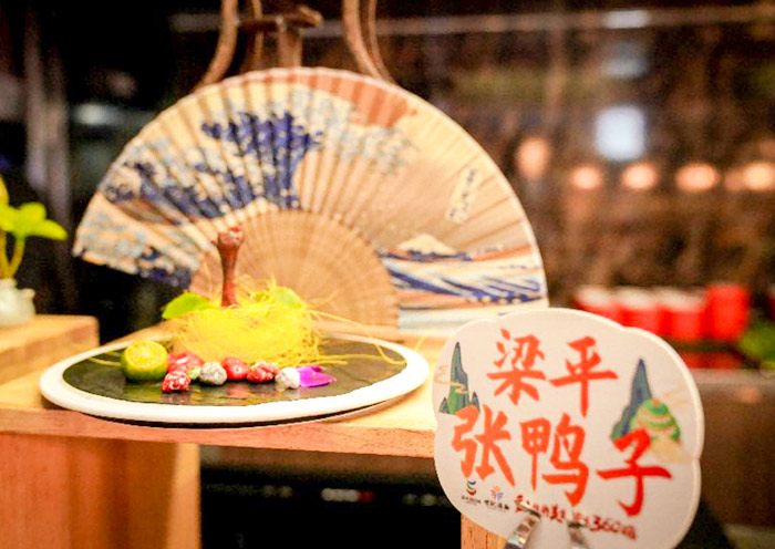 A Floating Palace of Flavors