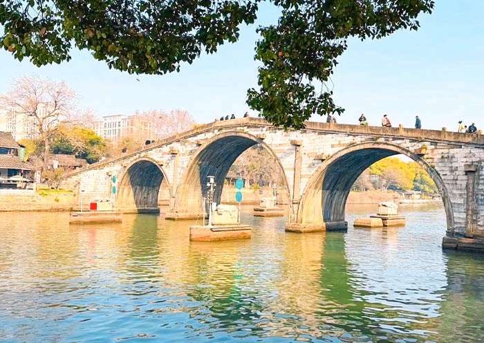 Hangzhou Gongcheng Bridge Above China Grand Canal