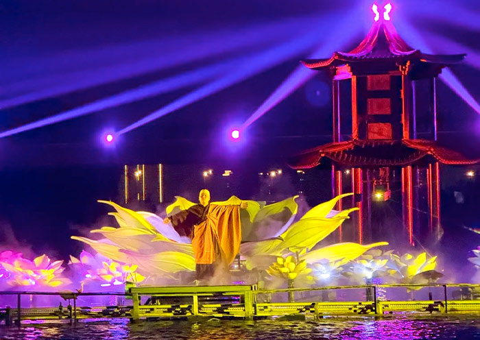 Shifeng Lake Night Cruise