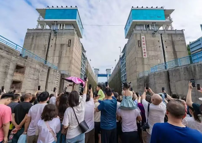 Gezhou Dam Experience