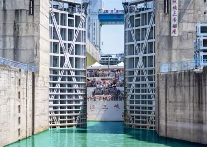 Gezhou Dam Experience