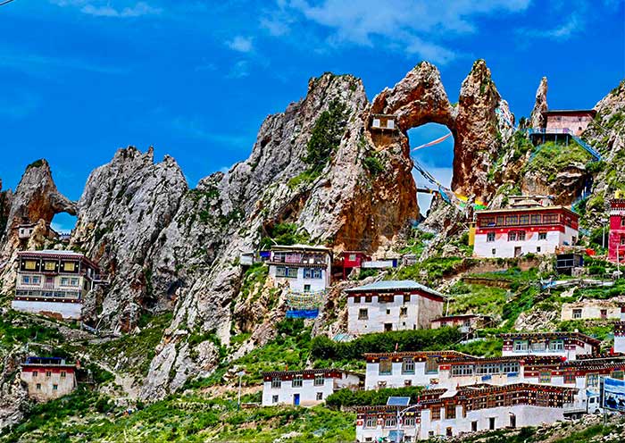 Zizhu Temple, an important temple of the Yongzhong Bon religion Zizhu Temple, an important temple of the Yongzhong Bon religion