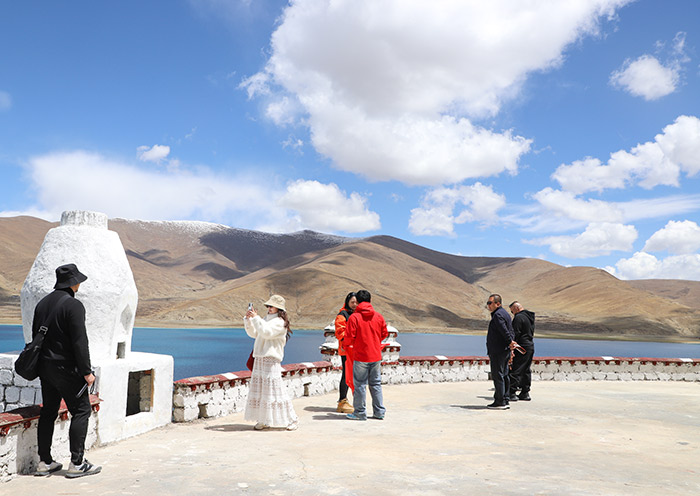 Odyssey Yamdrok Oxygen Hotel Offers a Wide Viewing Platform