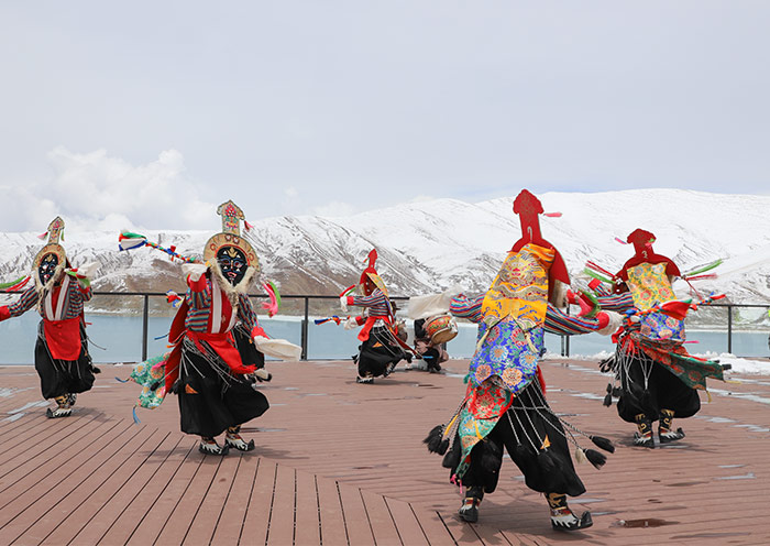 Seasonal Cultural Performance at Odyssey Yamdrok Oxygen Hotel