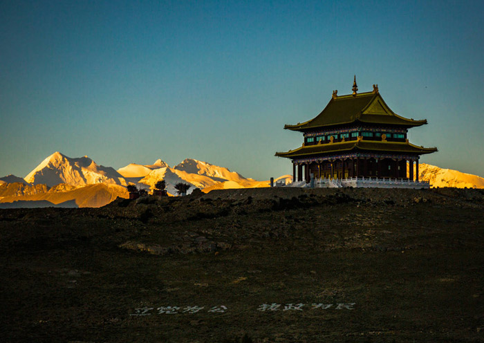 Old Tingri Guandi Temple, Tibet Old Tingri Guandi Temple, Tibet